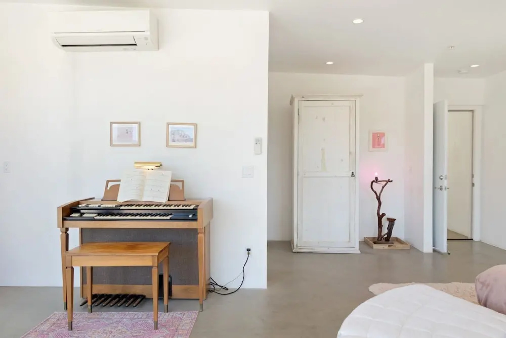 House Of Intellect - Hot Tub, Pool Fire Pit And Views! 1 Bedroom Home by Redawning