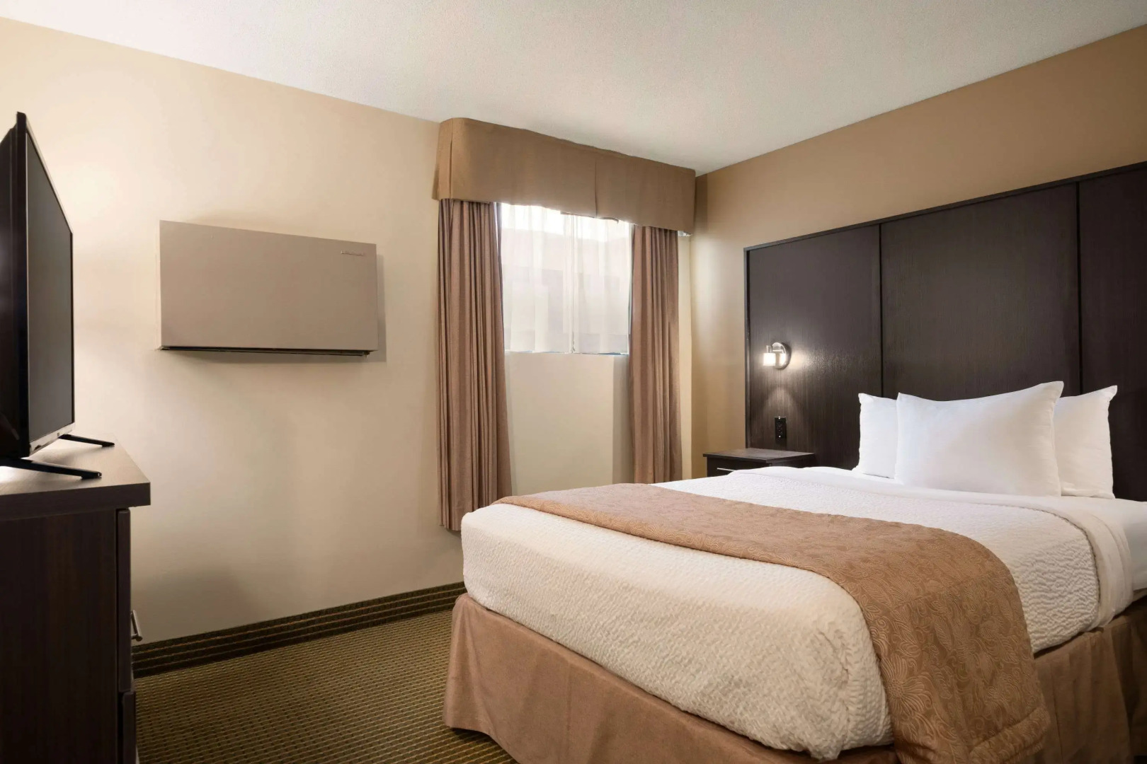 Days Inn & Conference Centre by Wyndham Renfrew