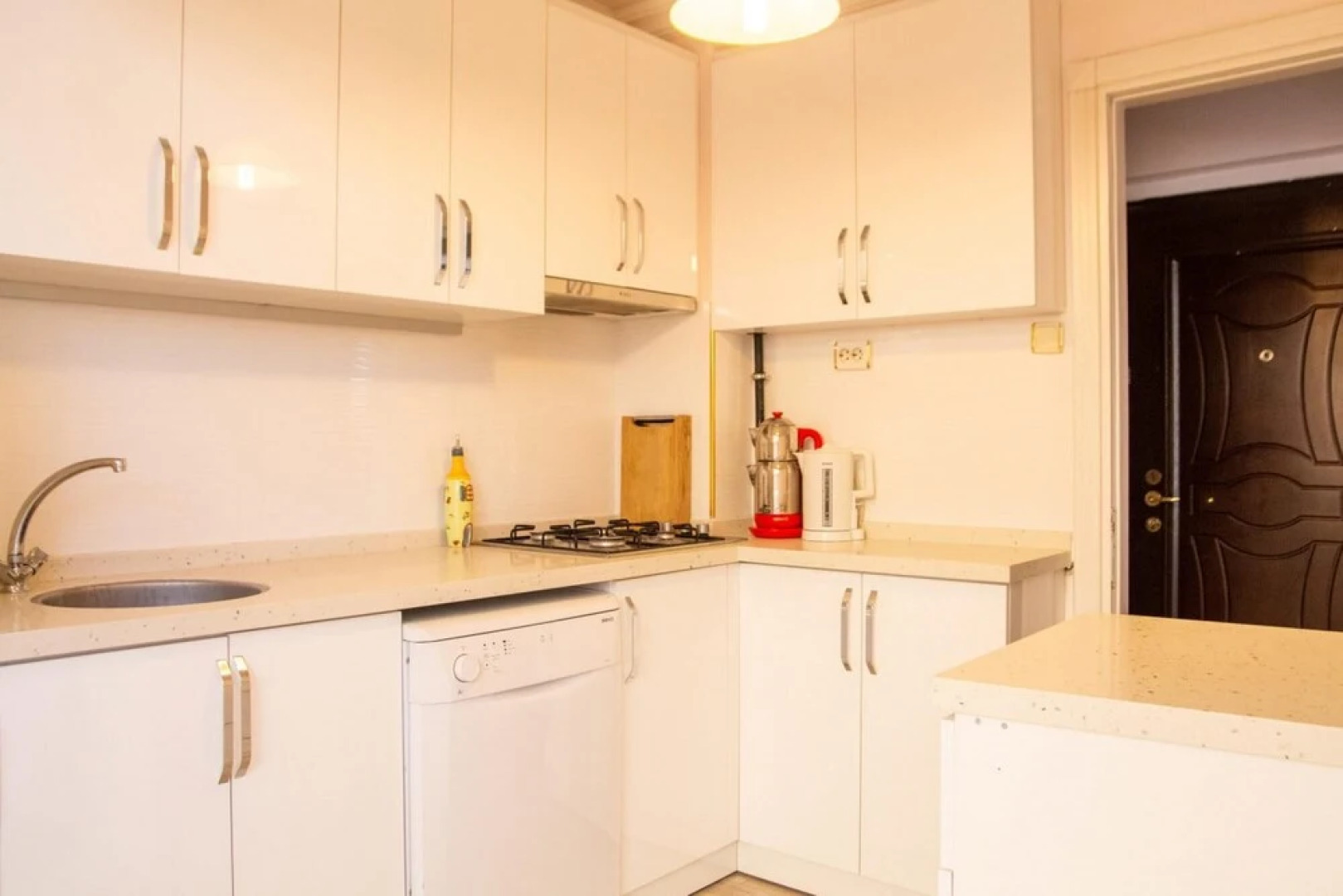 Colorful Flat With Sea View Near Sea in Guzelbahce