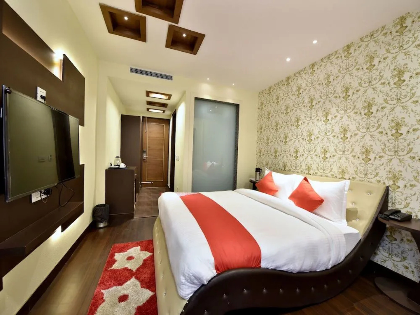 OYO 13217 S S International