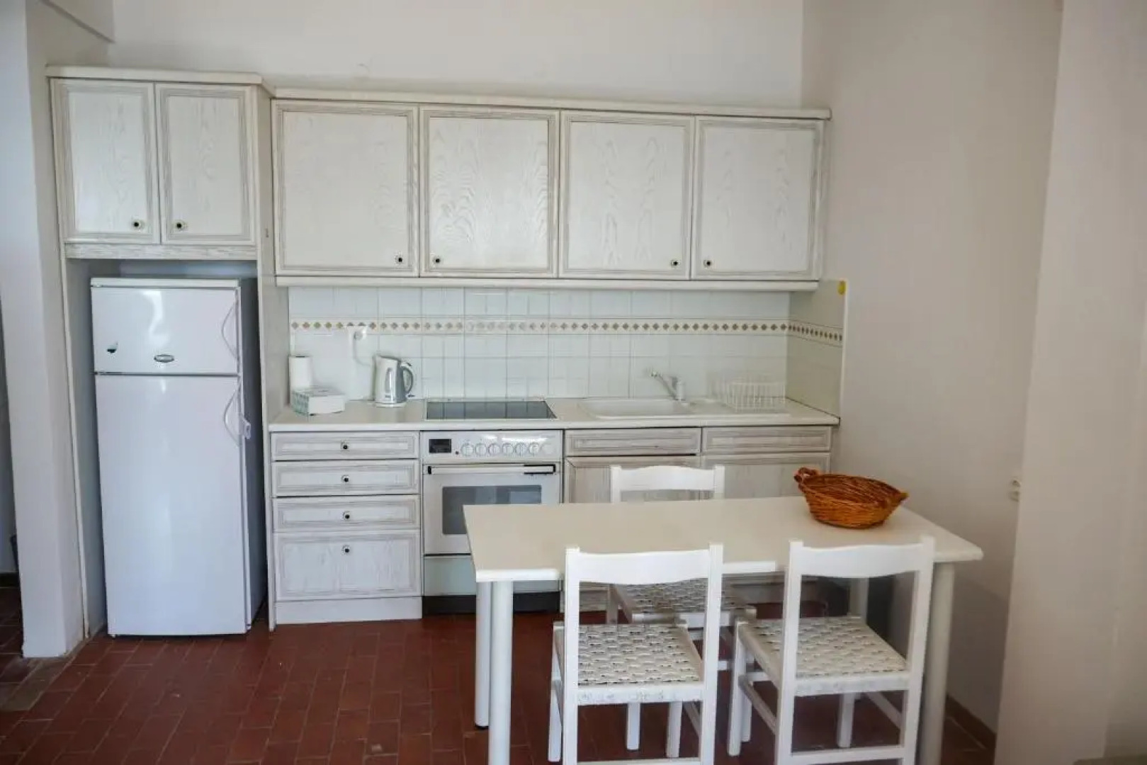 Sunny Bay, beachfront 1-bdrm apartment