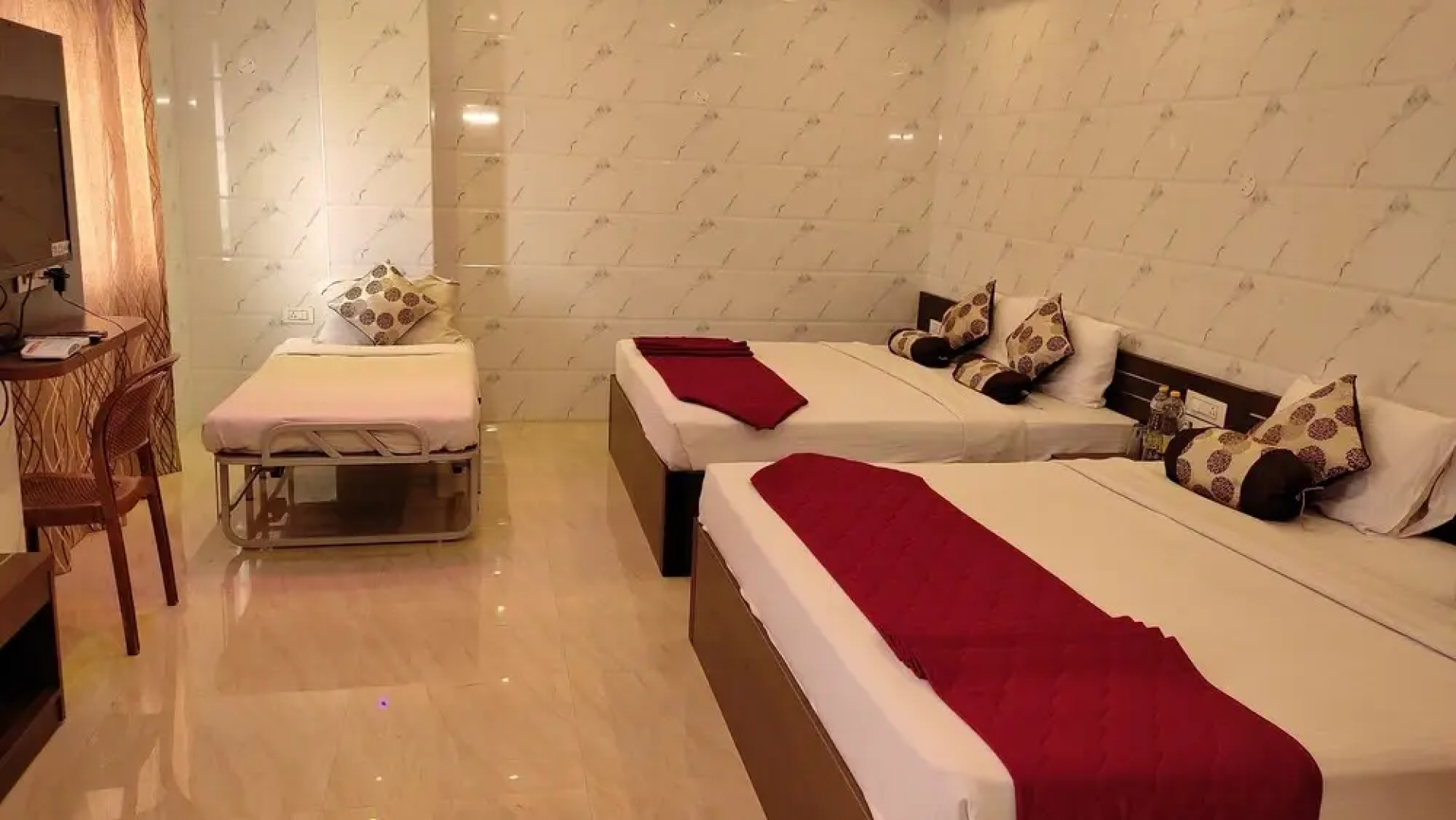 Sri Maharaja Residency