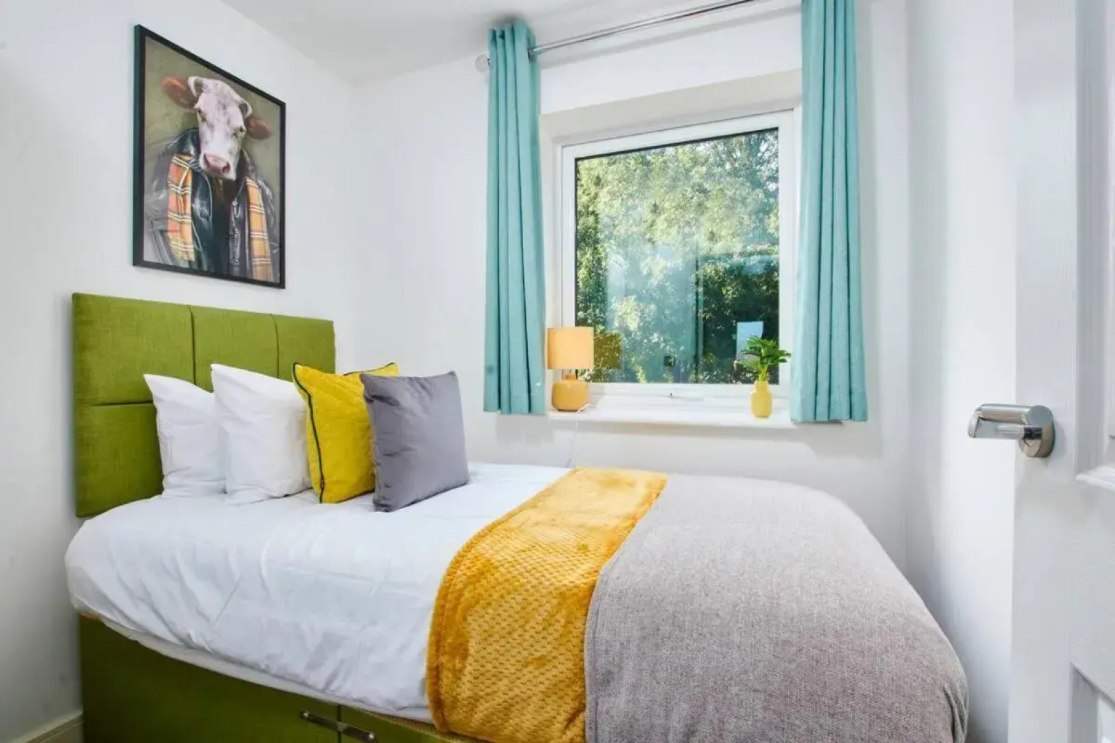 Stunning 4 Bedroom House - Parking And Garden