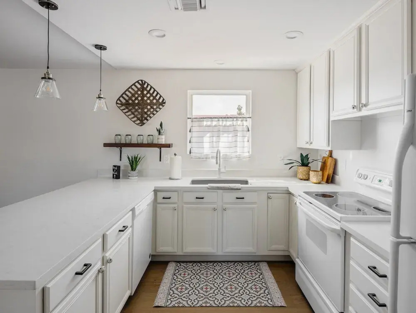 Majestic Mountain Mansion-pool -spa & Guest House