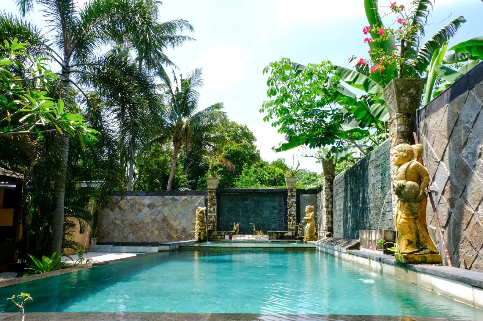 RedDoorz Plus @ Raya Senggigi Lombok