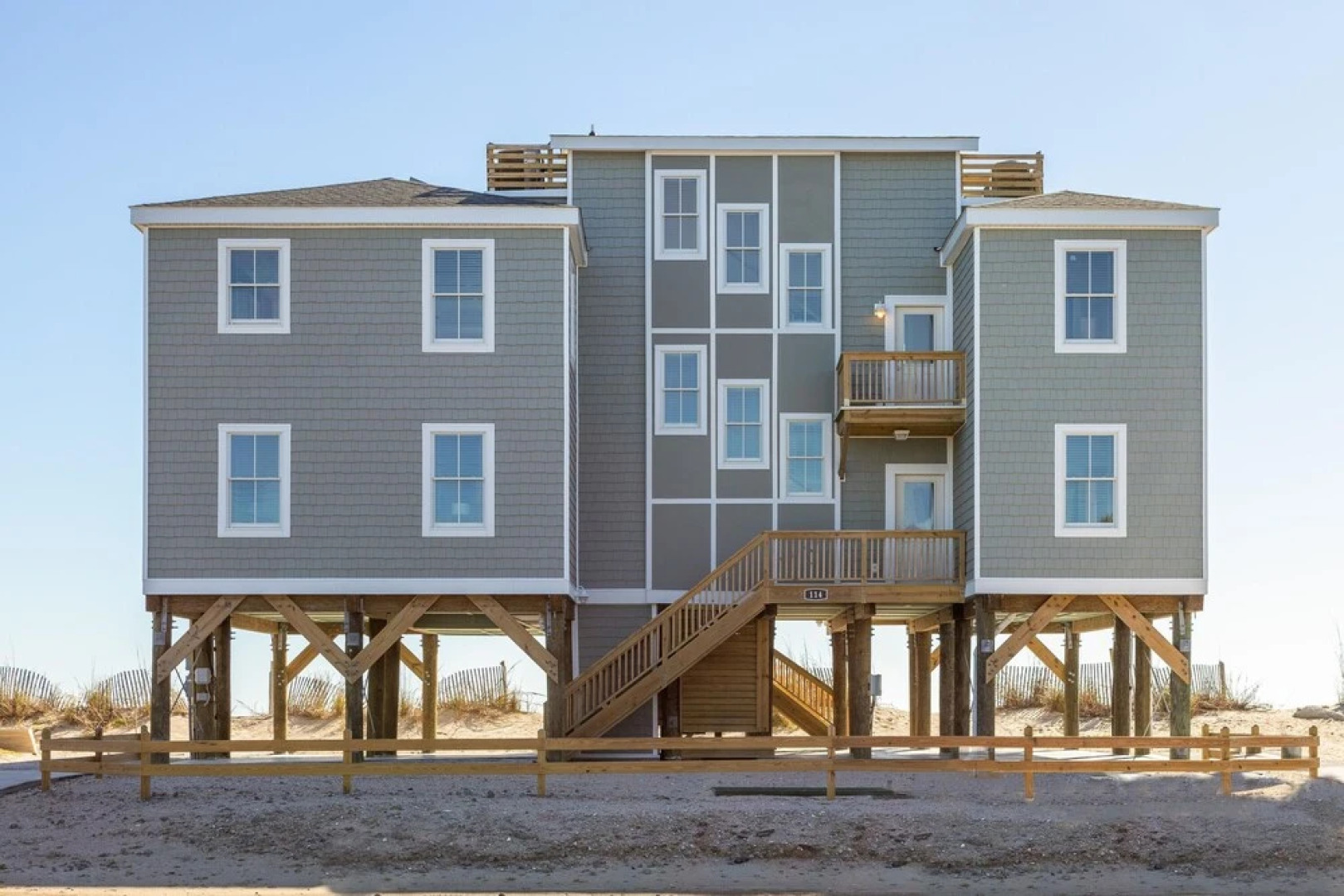 Endless Summer 5 Bedroom Home by Redawning