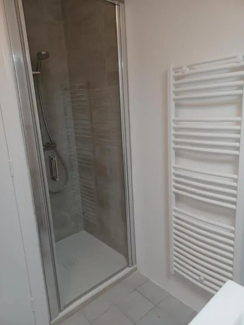 Maison chaleureuse avec terrasse et vue baie