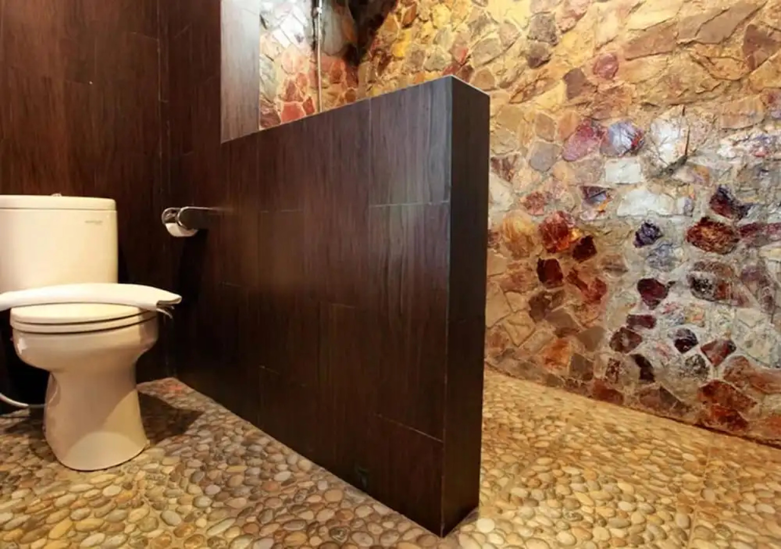 Green Tropical Village and Resort