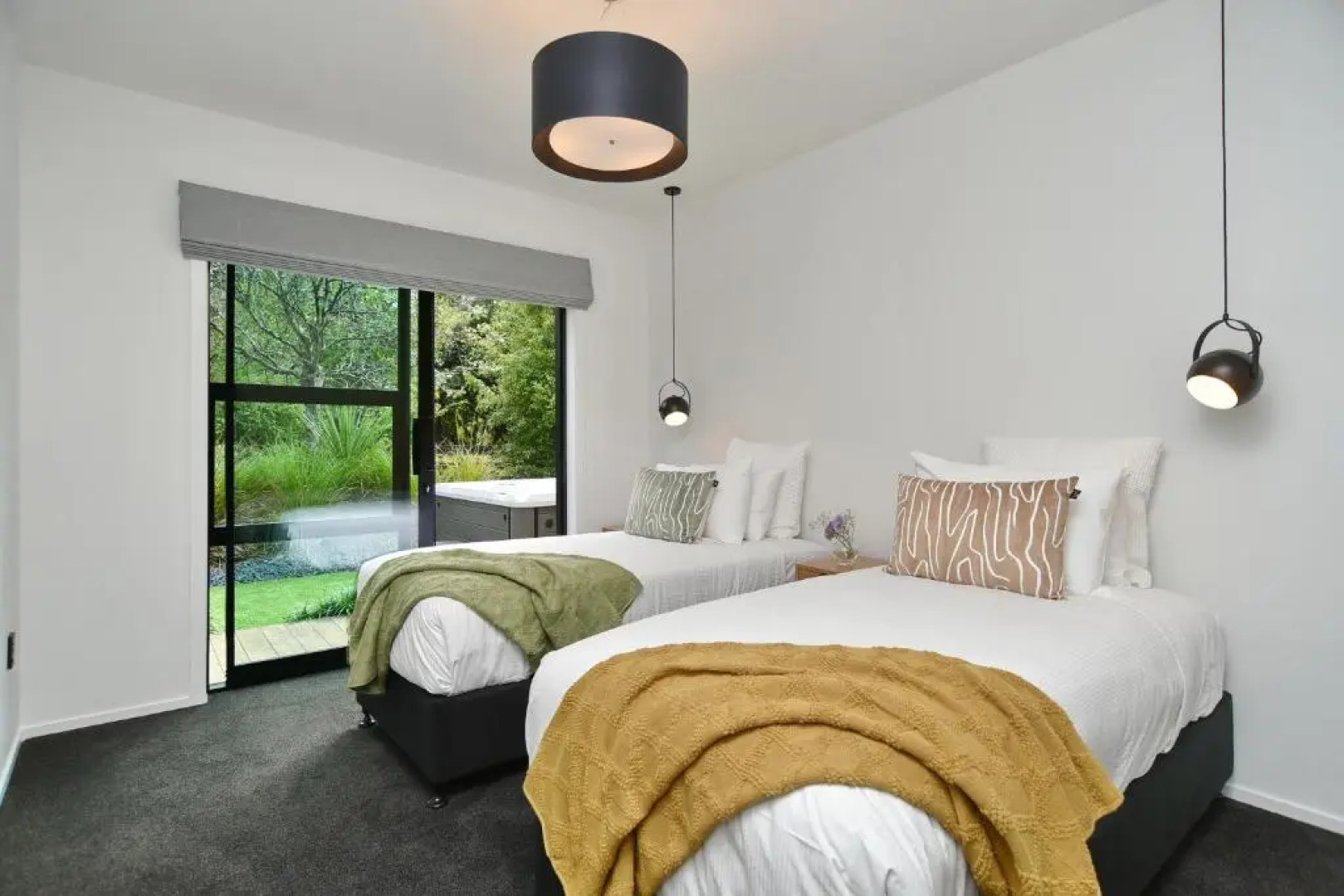 Bridle Path Retreat - Modern Private Luxury