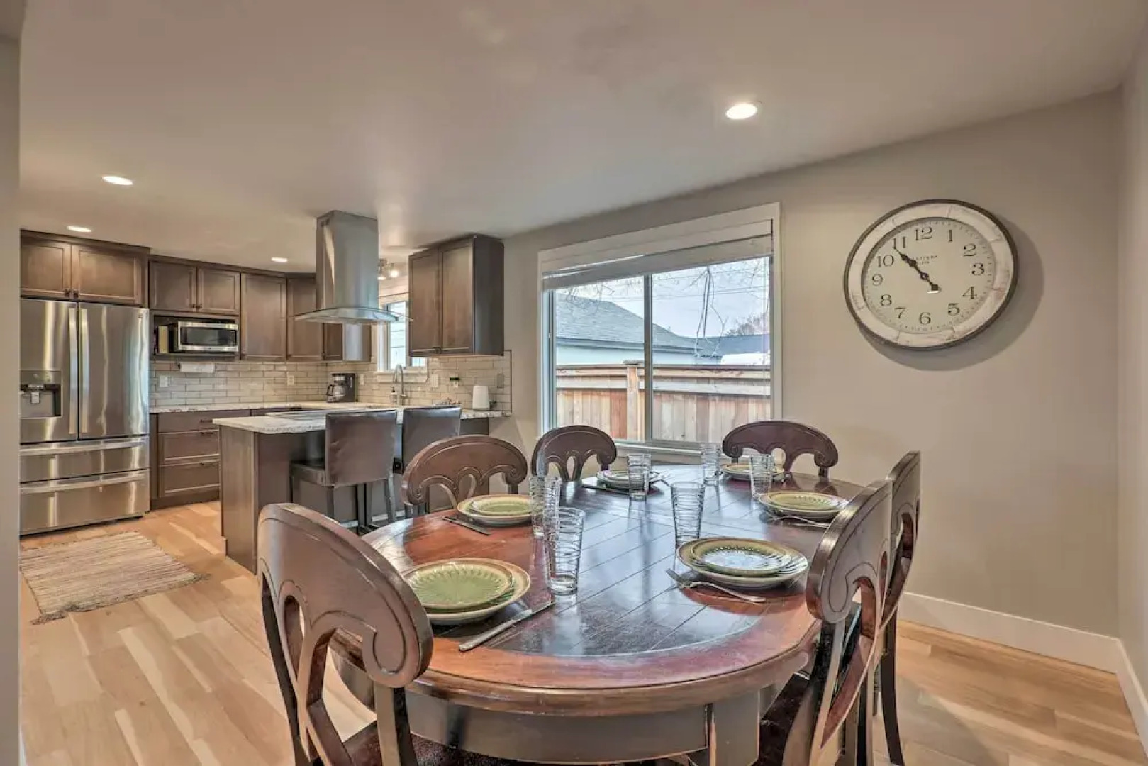 Family-friendly Redmond Getaway: Walk to Dtwn