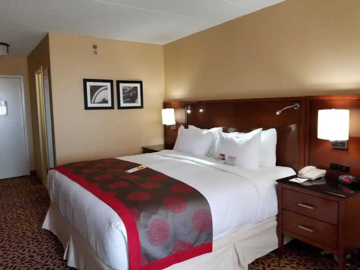 Ramada Plaza & Conf Center by Wyndham Fort Wayne