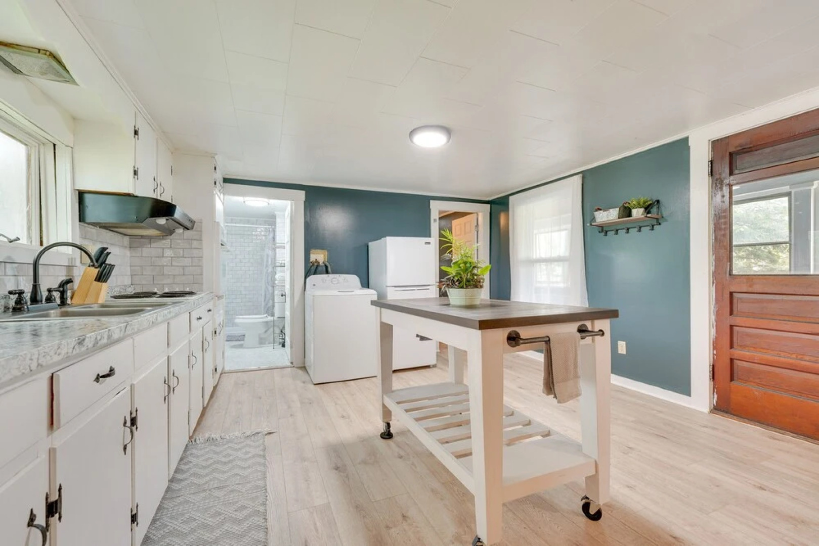 Outdoorsy Oasis w/ Screened Porch in Claremont