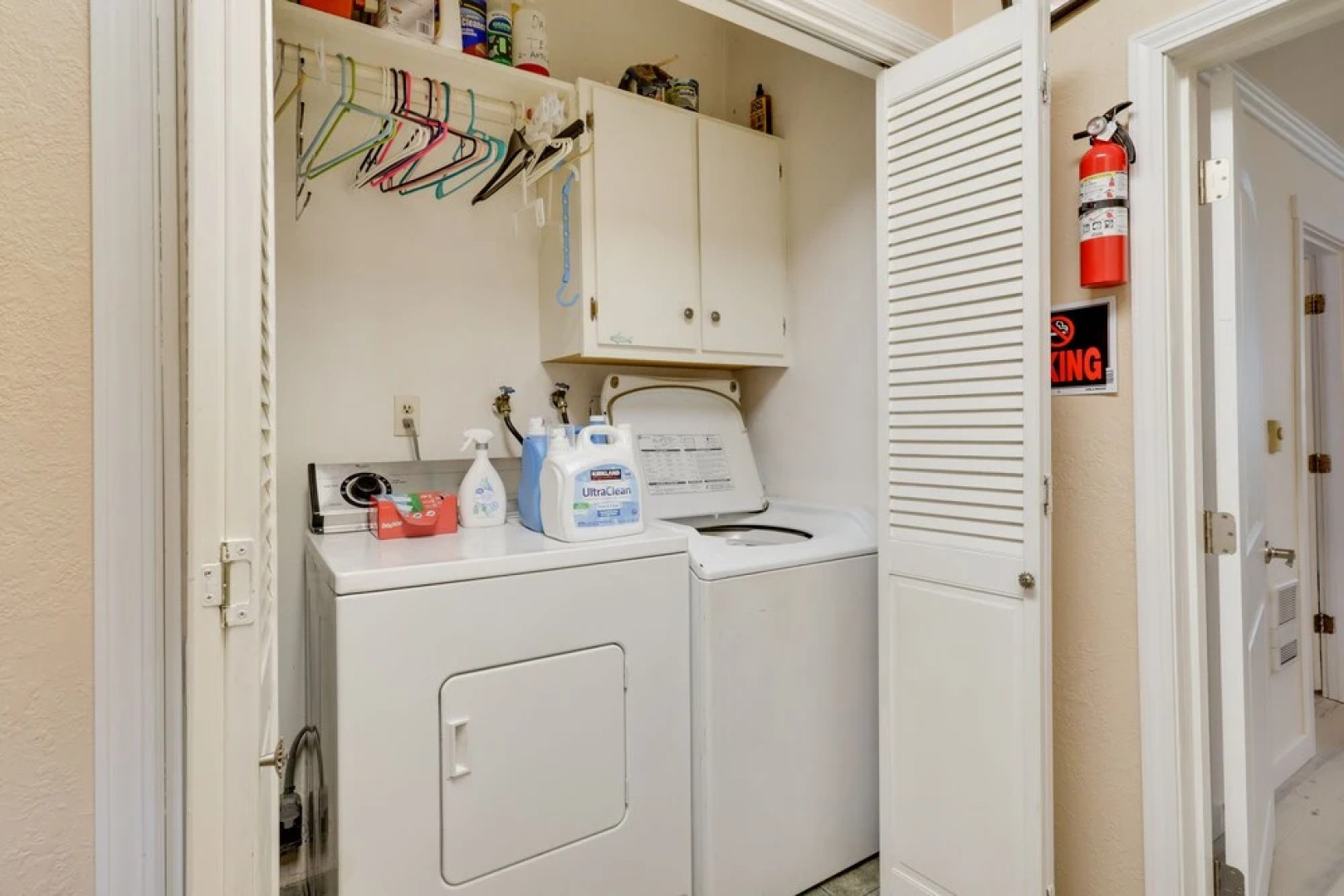 Salem Getaway w/ Hot Tub Near Parks & Boating!