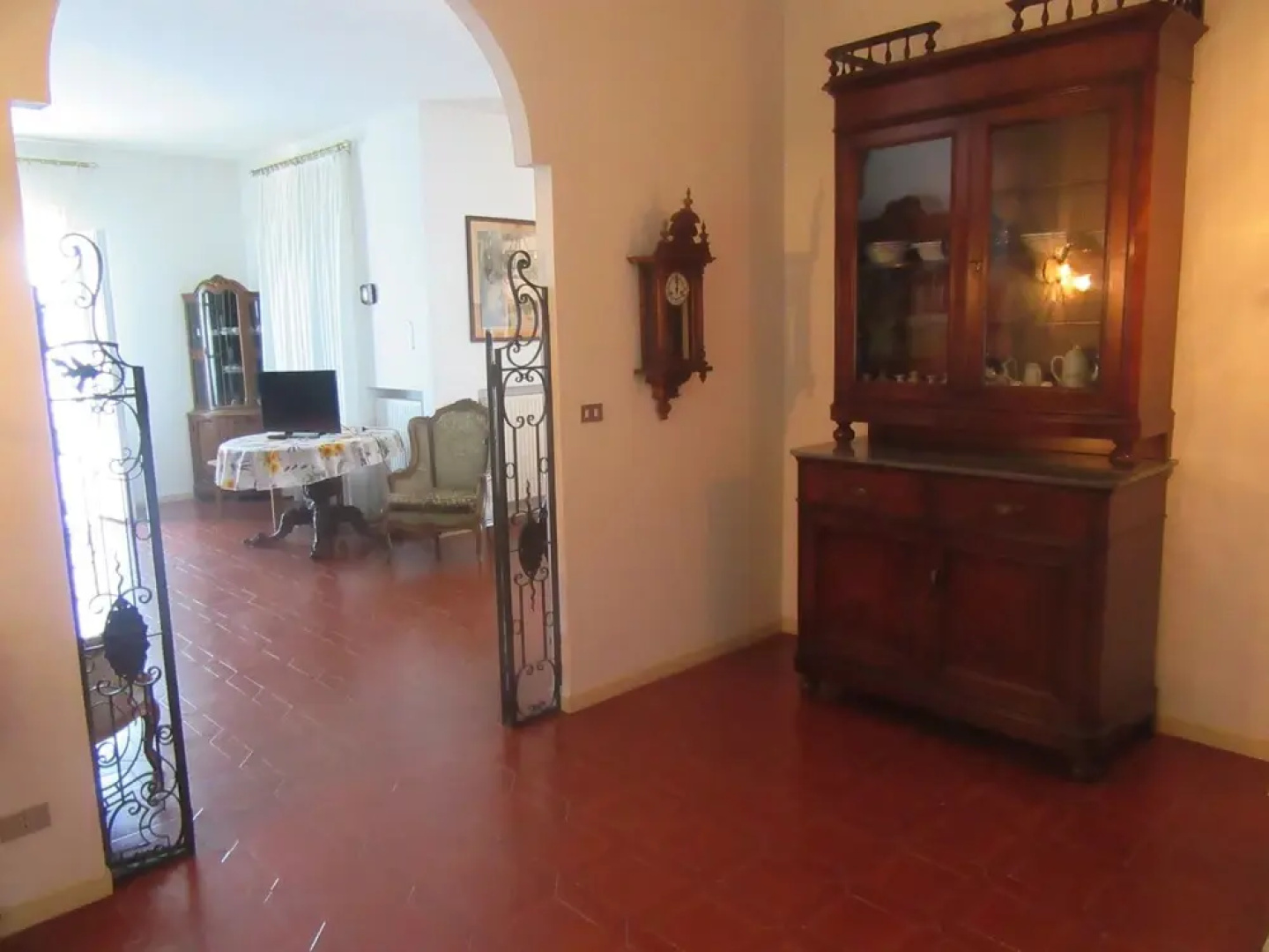 Elegant and Roomy Apartment on the Hill of Chiavari, Calm Relaxation Assured
