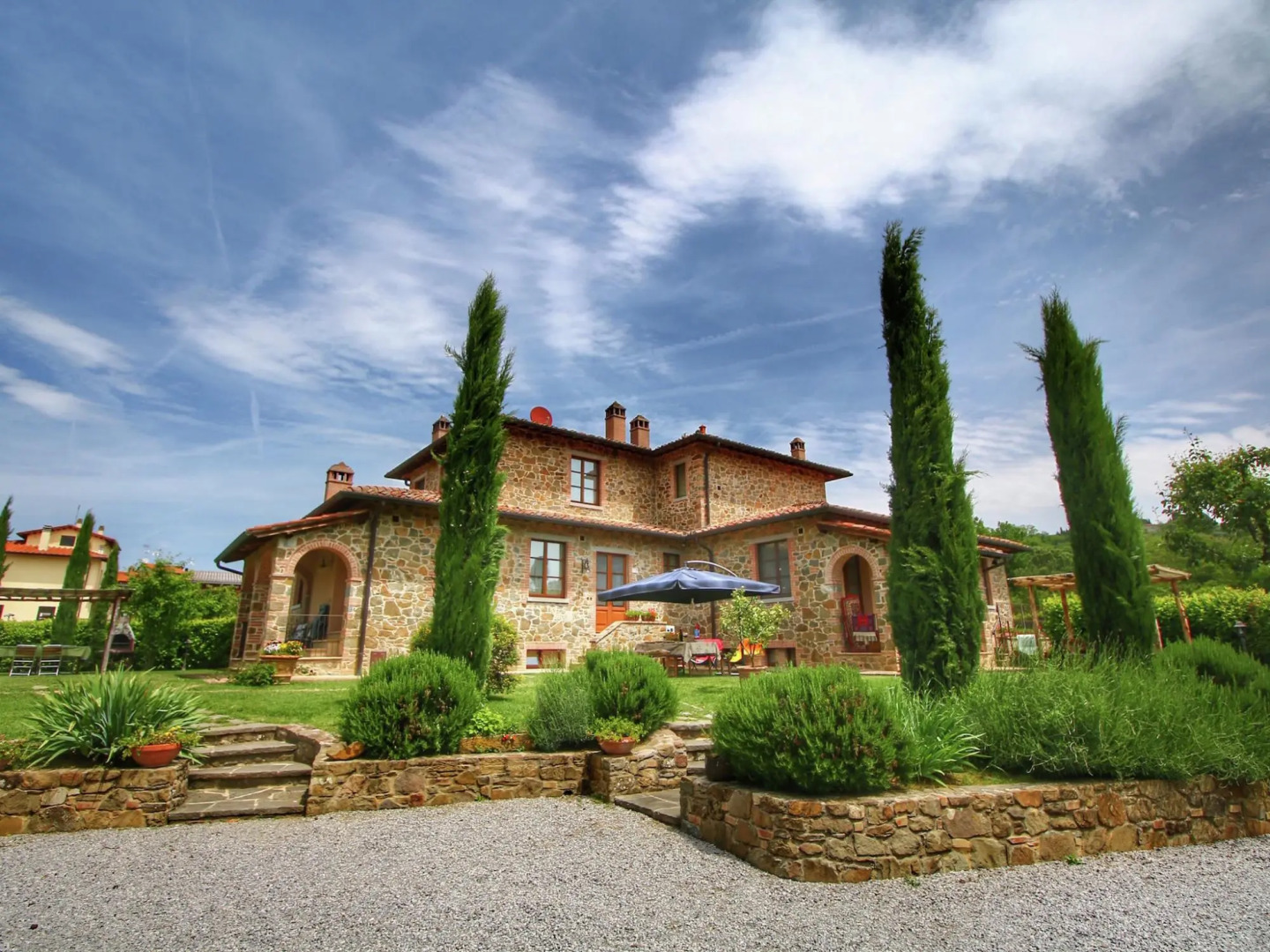 Spacious Cottage in Lucignano with Garden