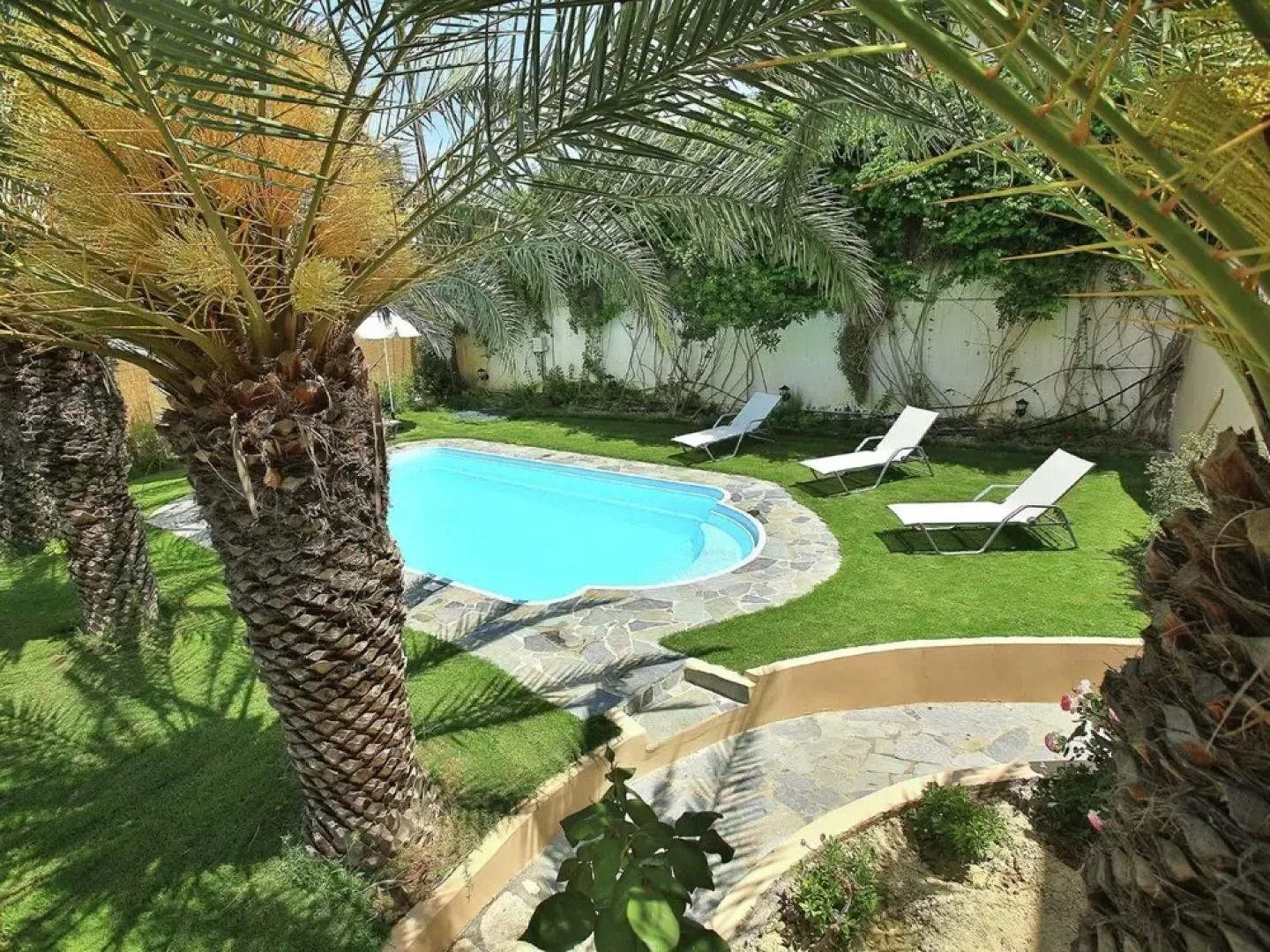 Fantastic Holiday Home in Karteros With Pool