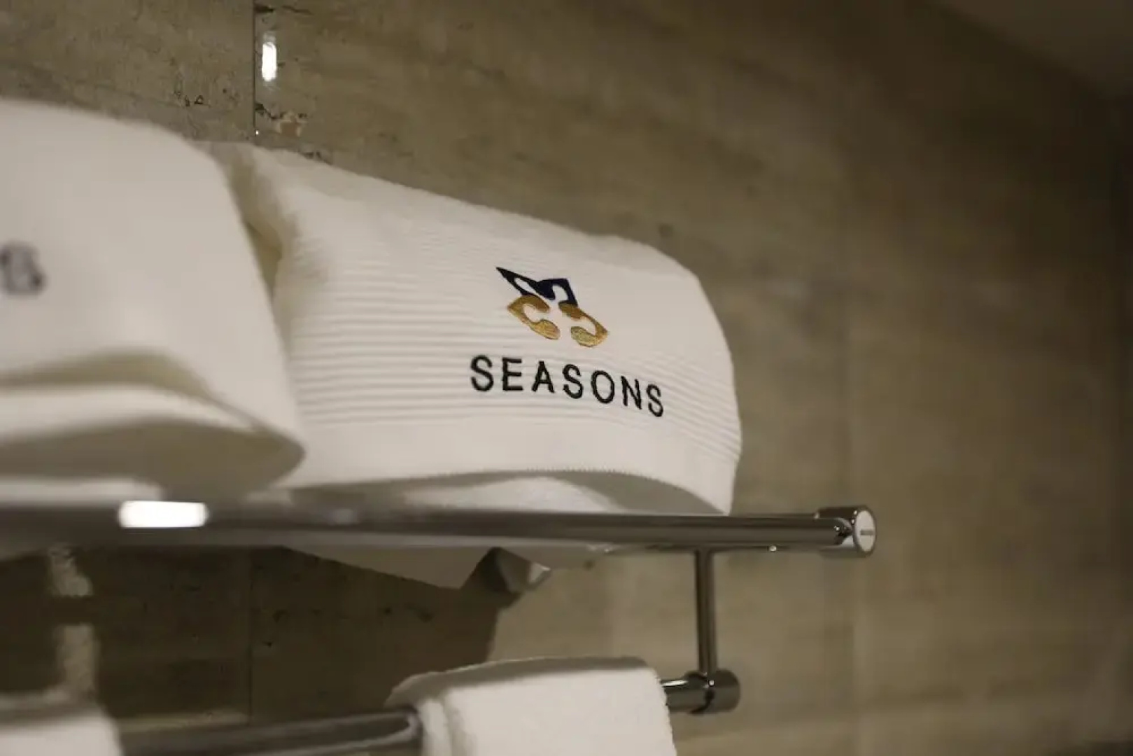 Seasons hotel suites