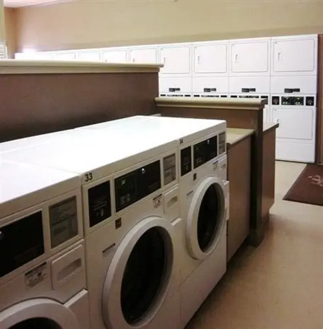 River Oaks Suites & Apartments