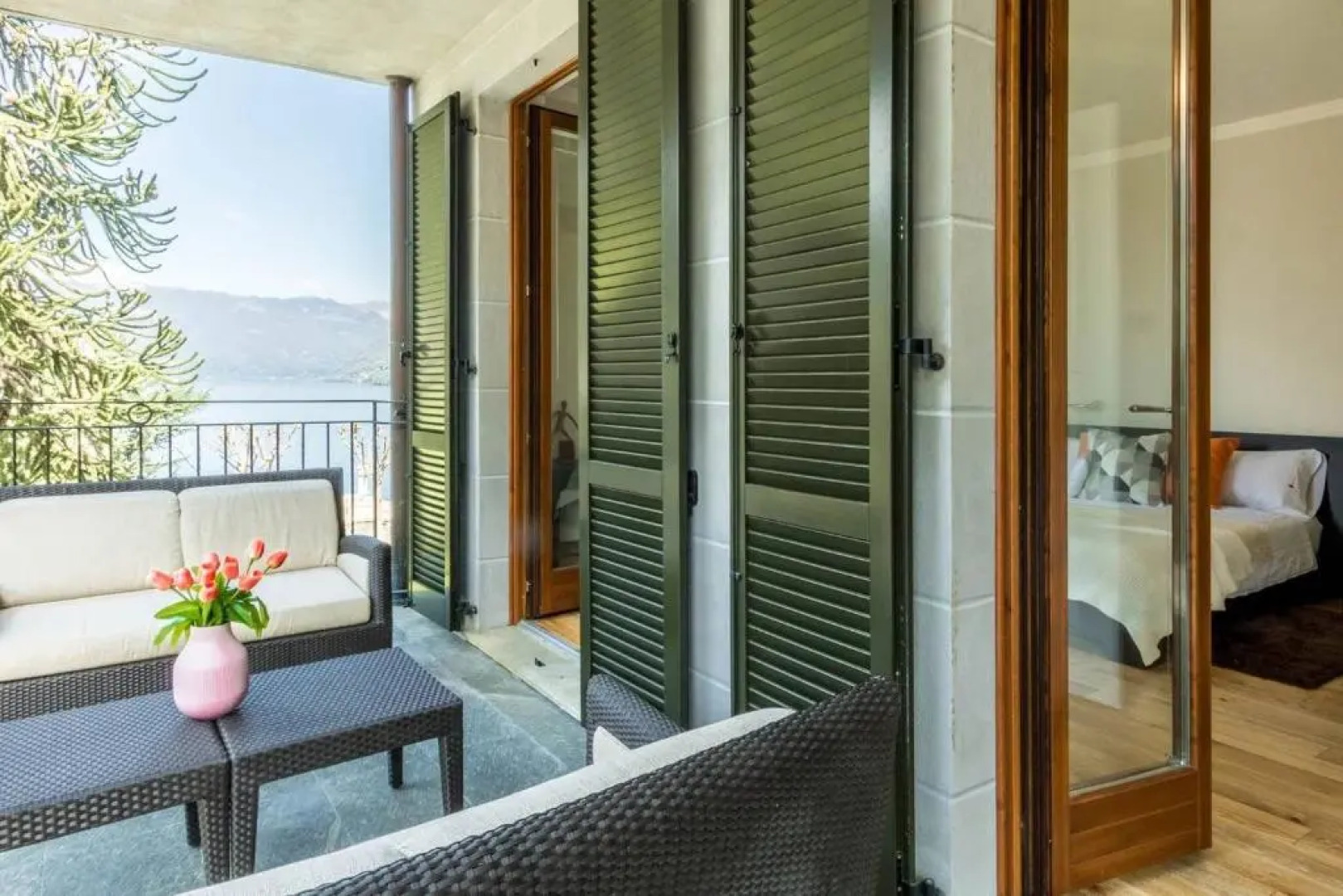 ALTIDO Flat for 4, with Astounding Lake Como View and Pool