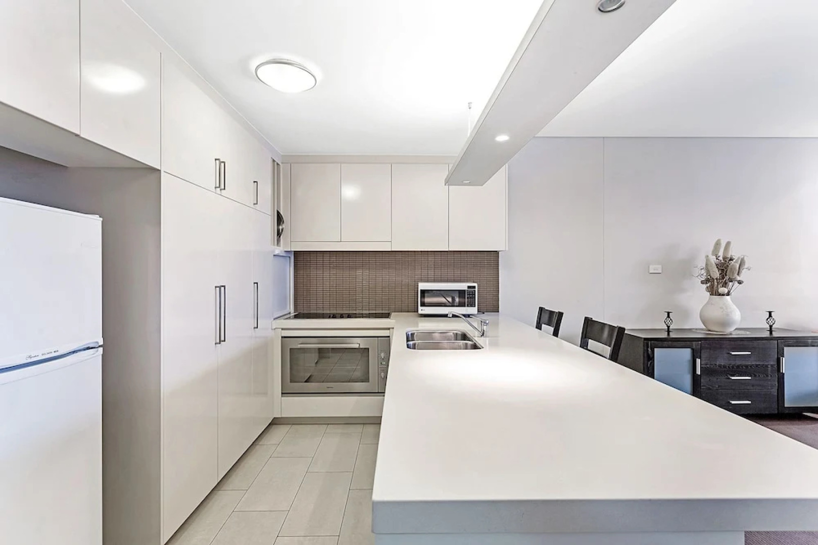 Cote D'Azur, Unit 40/61 Donald Street