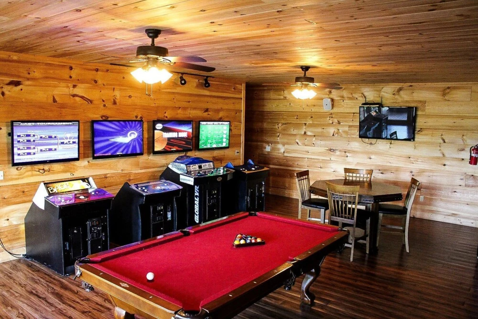 Gatlinburg Mansion - Fourteen Bedroom Cabin