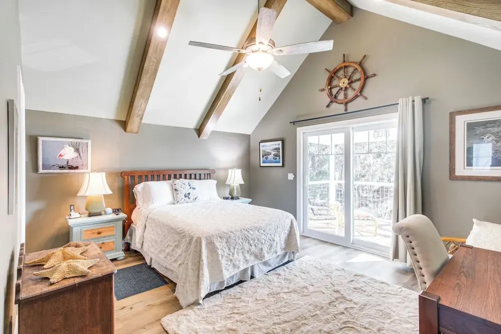 Walk to Public Beach: Hideaway in St Simons Island