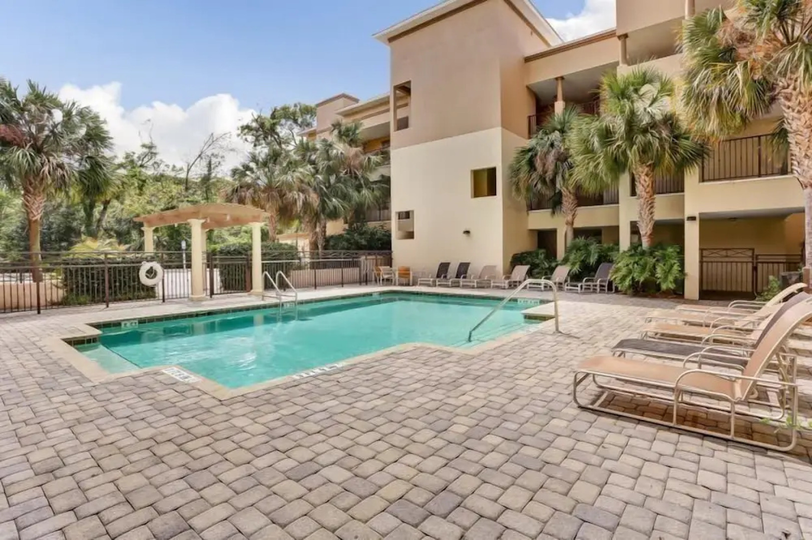 2515/16 Tennis Villas