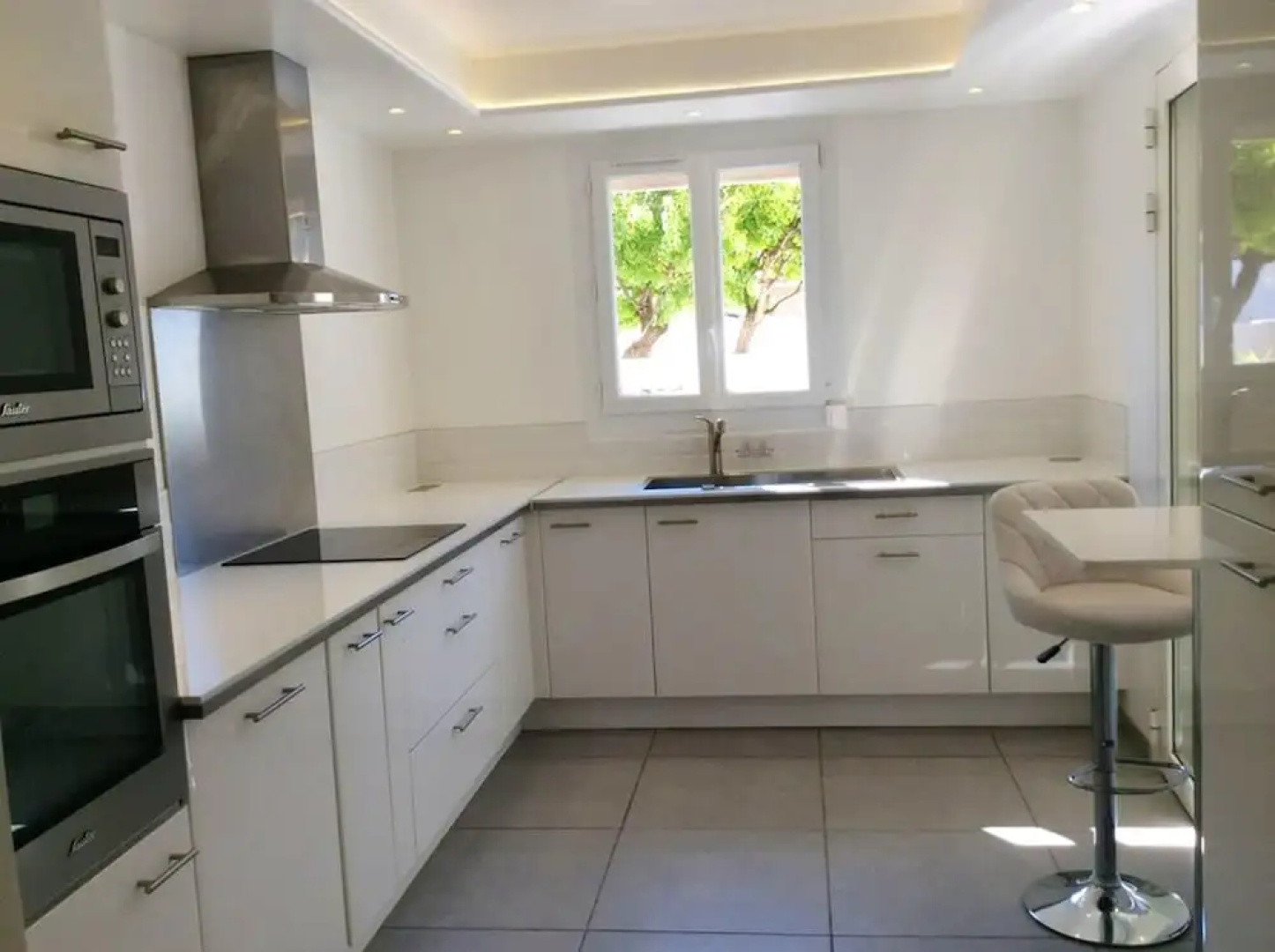 House With 3 Bedrooms in L'isle-sur-la-sorgue, With Private Pool, Furn