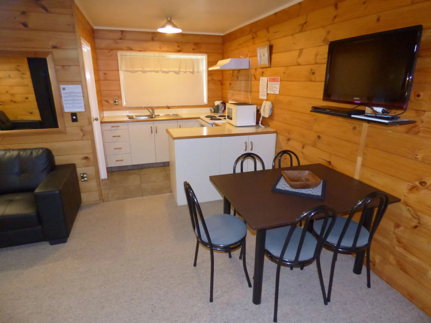 Cedarwood Lakeside Motel & Conference Venue