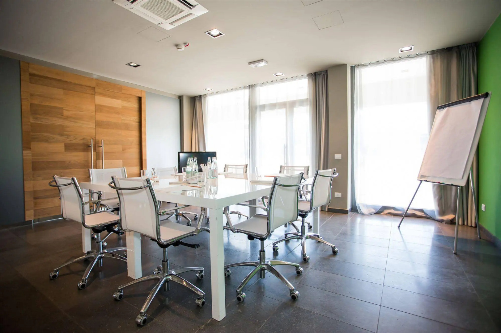 One Hotel & Restaurant