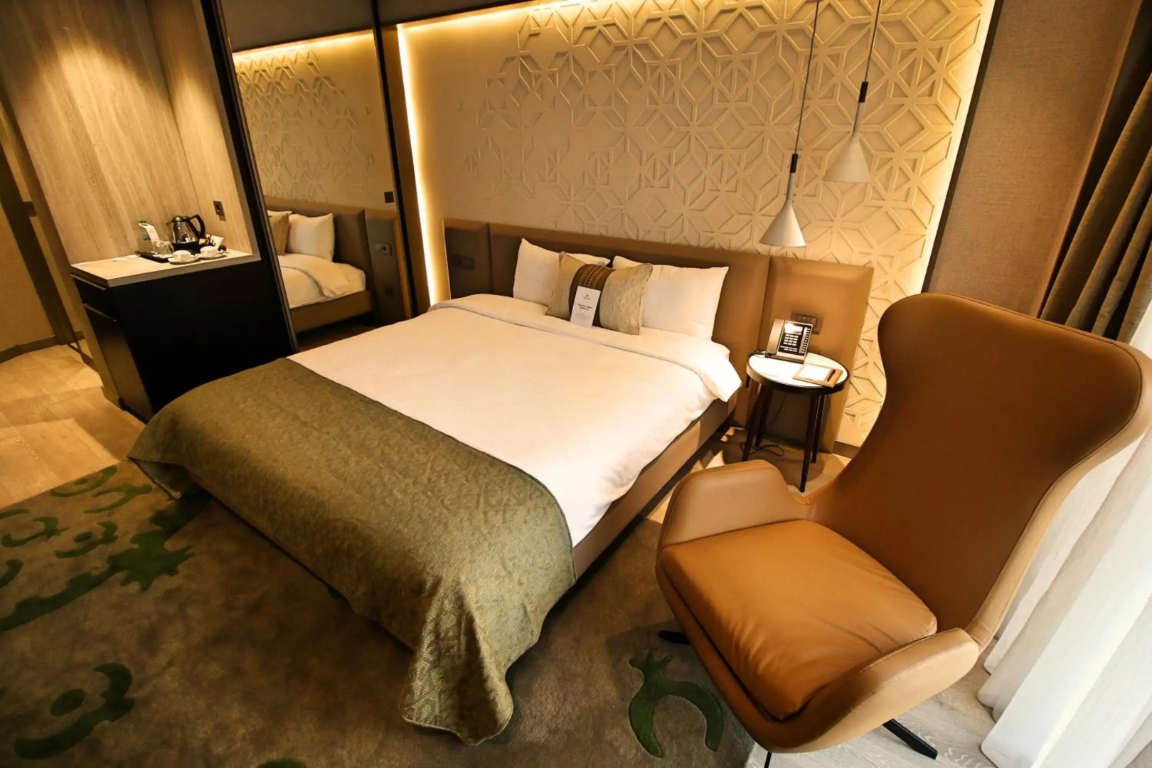 Waxwing Hotel