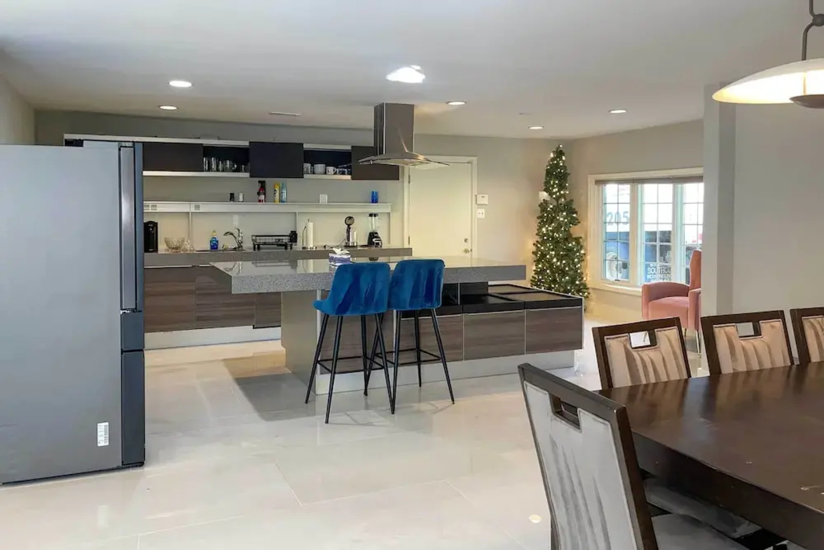 9 Mi to National Mall: Spacious Bethesda Retreat!