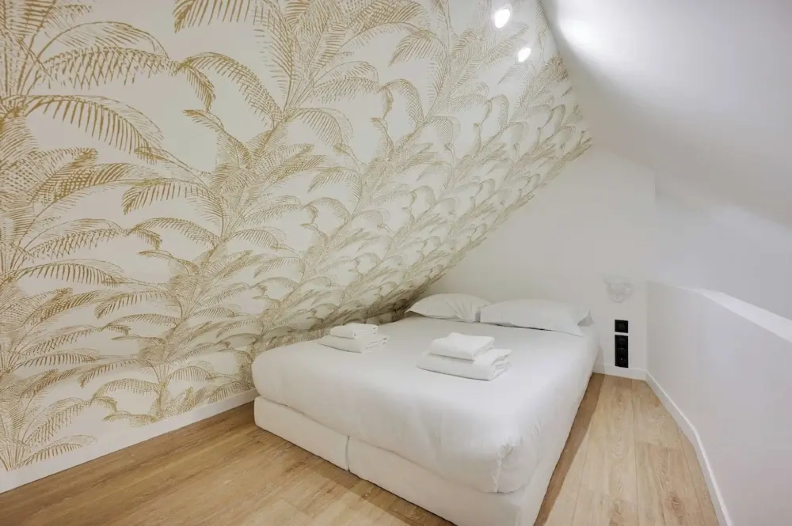 Modern Apt - 2bd/6p - Near Paris