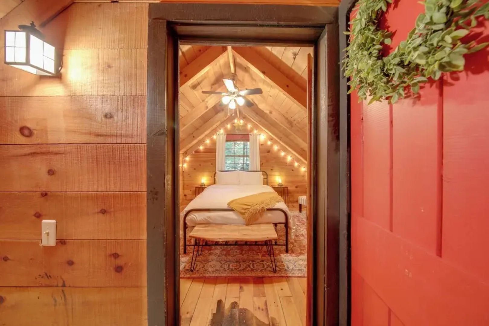 Charming Blue Ridge Mountain Cabin w/ Hot Tub