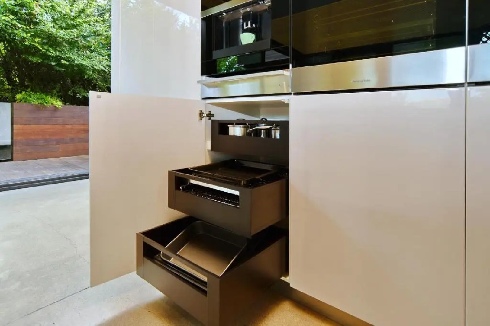 Bridle Path Retreat - Modern Private Luxury