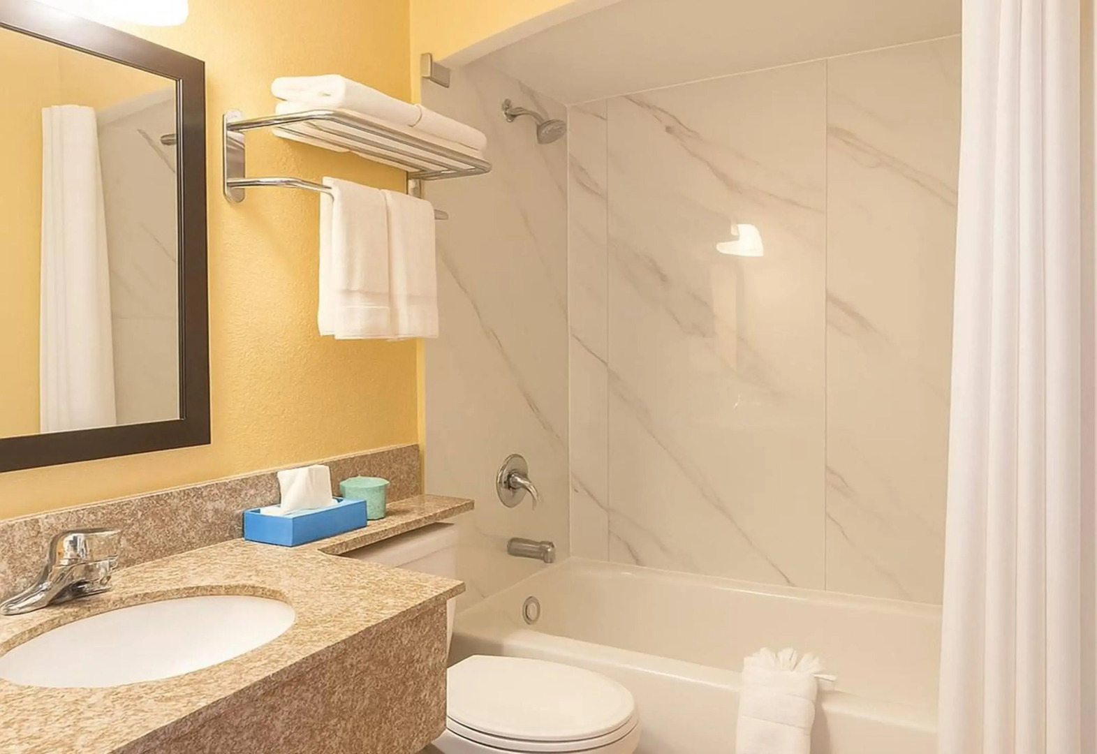 Travelodge by Wyndham Muskegon