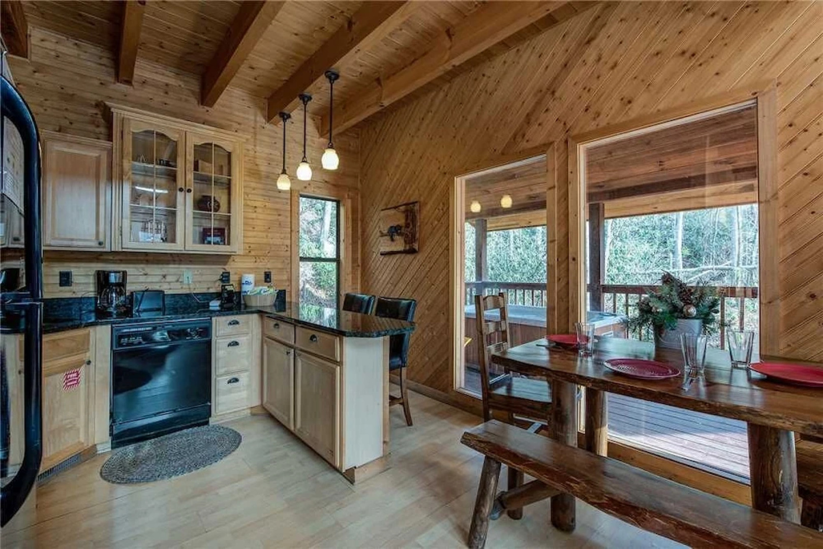 Dreams and Streams 2 Bedroom Home with Hot Tub