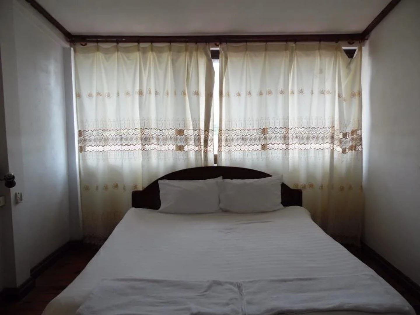 Banna Plain Of Jars House