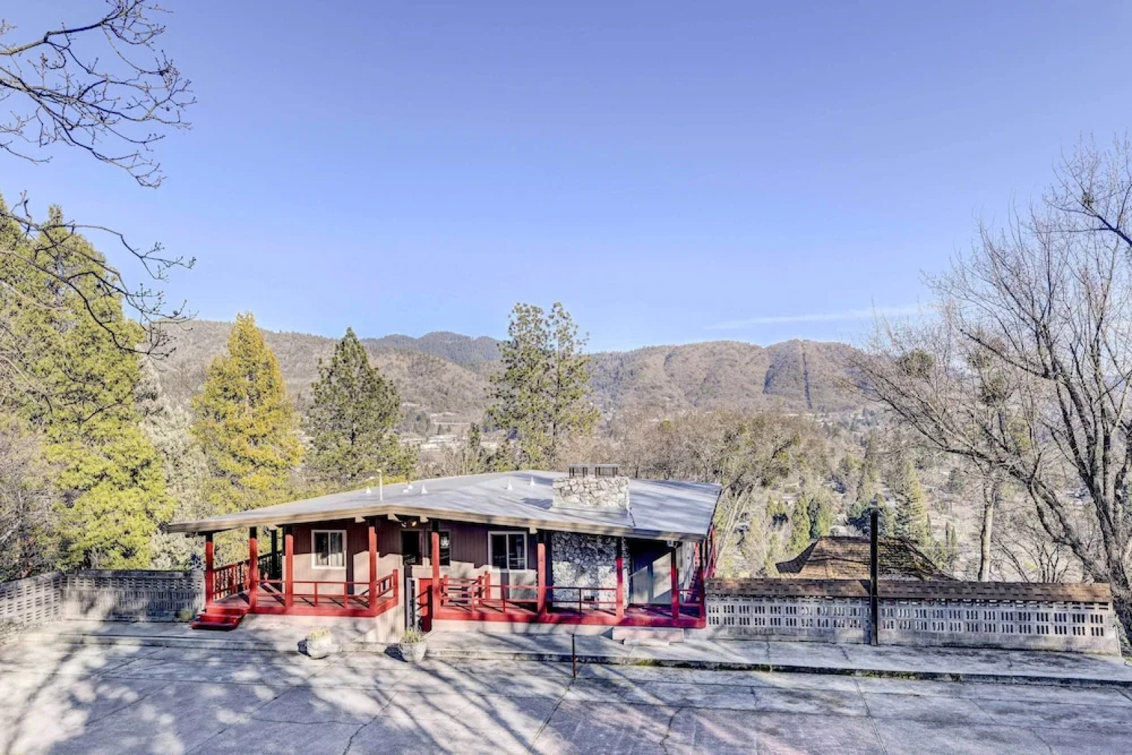 Pet-friendly Grants Pass Home w/ Hot Tub!