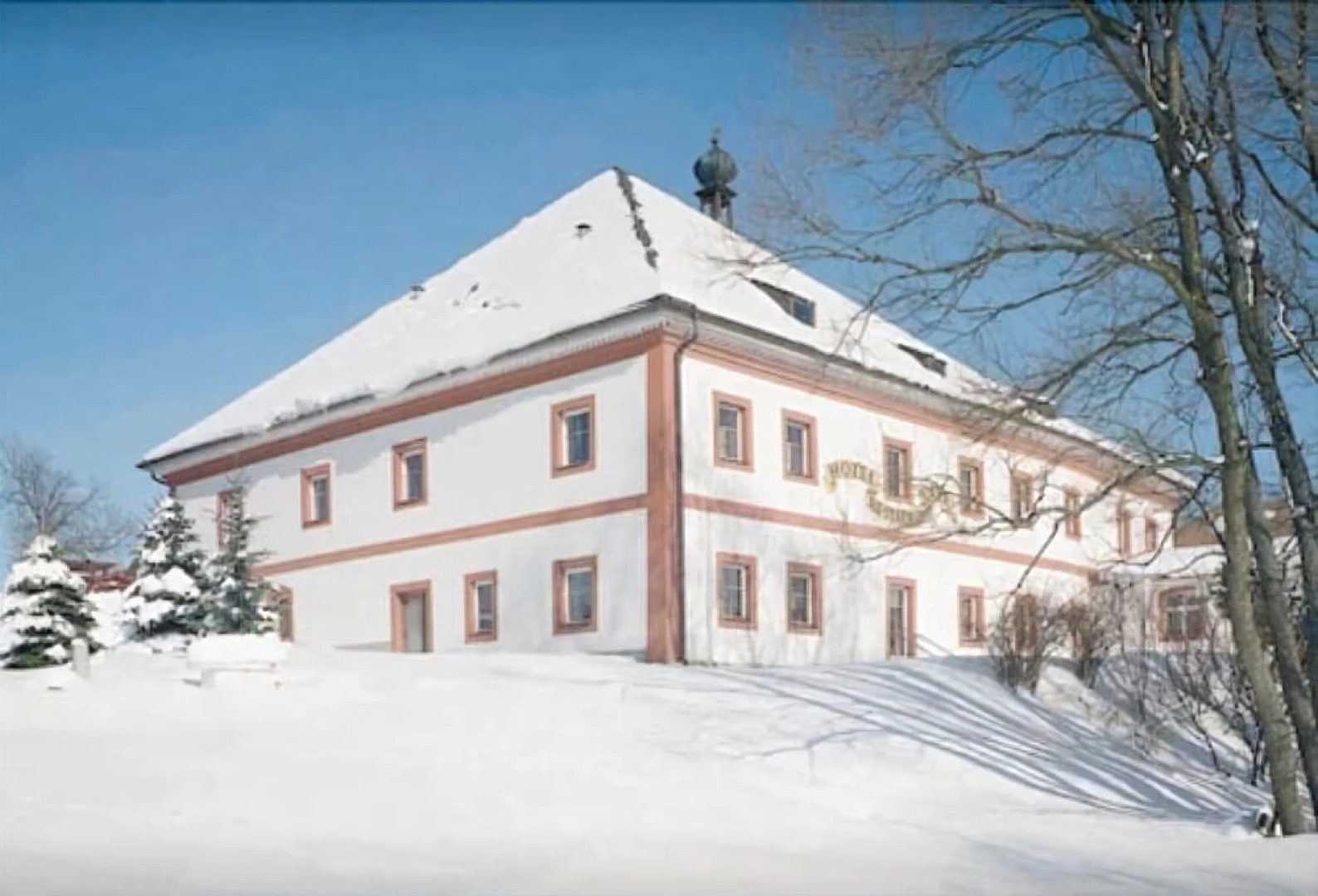 Amweia Hotel & Restaurant