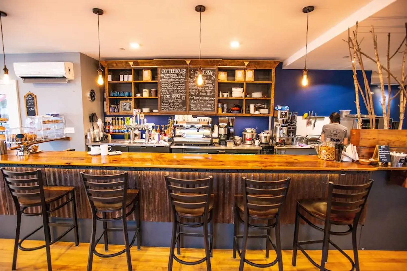 Capital Resorts - 84 Main