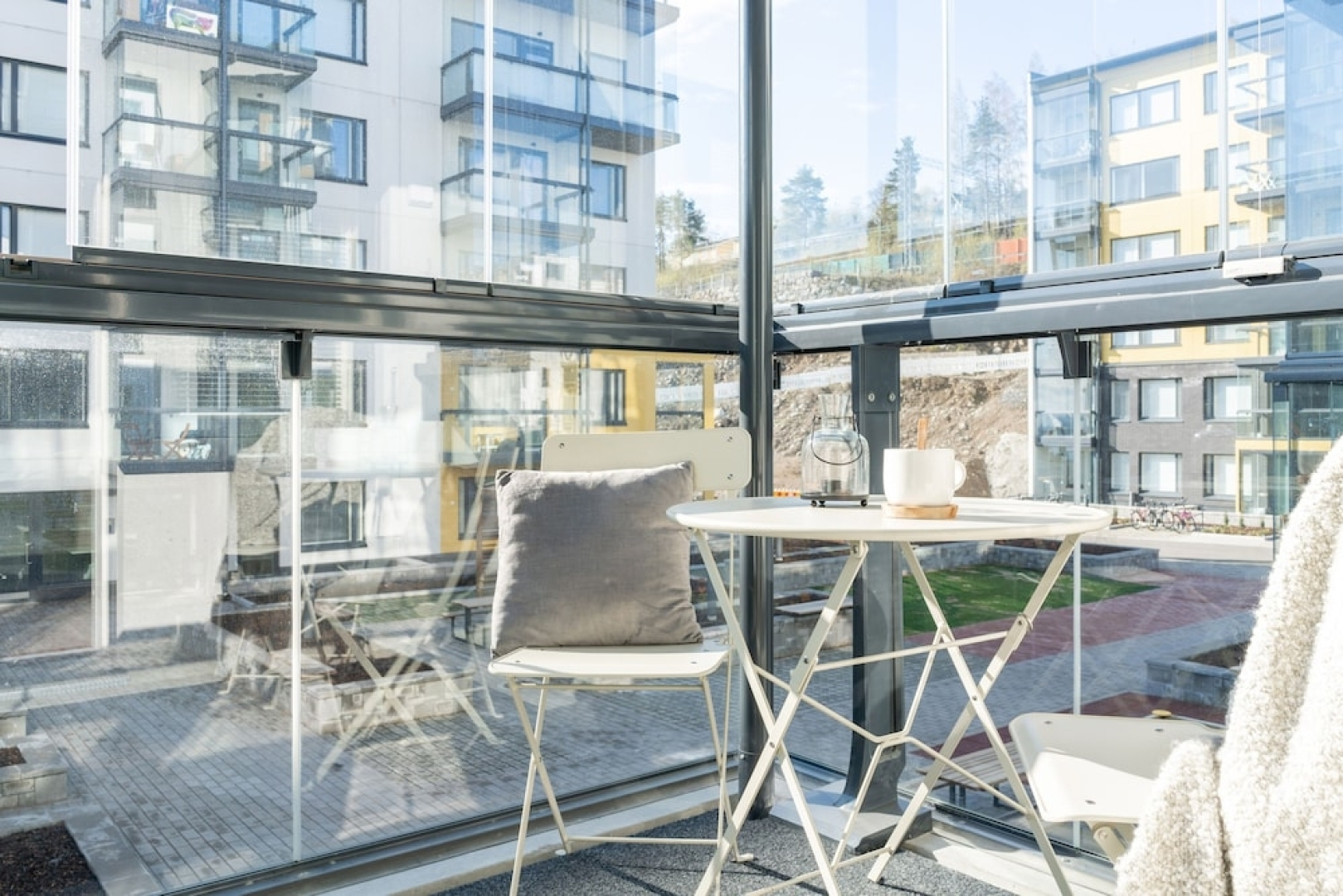 Stylish 1br with balcony in new building