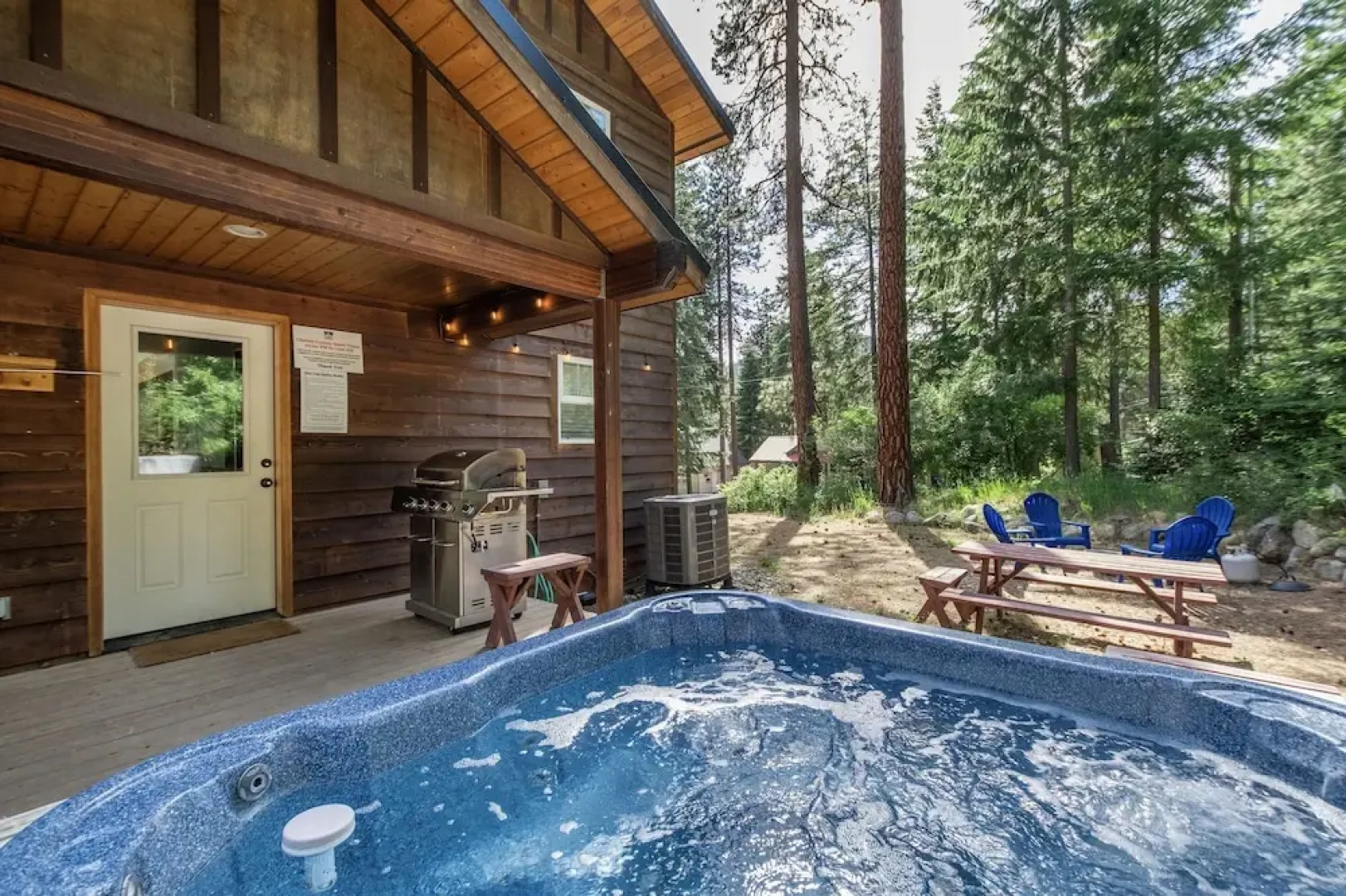 Just Plain Getaway 3 Bedroom Home by NW Comfy Cabins by RedAwning