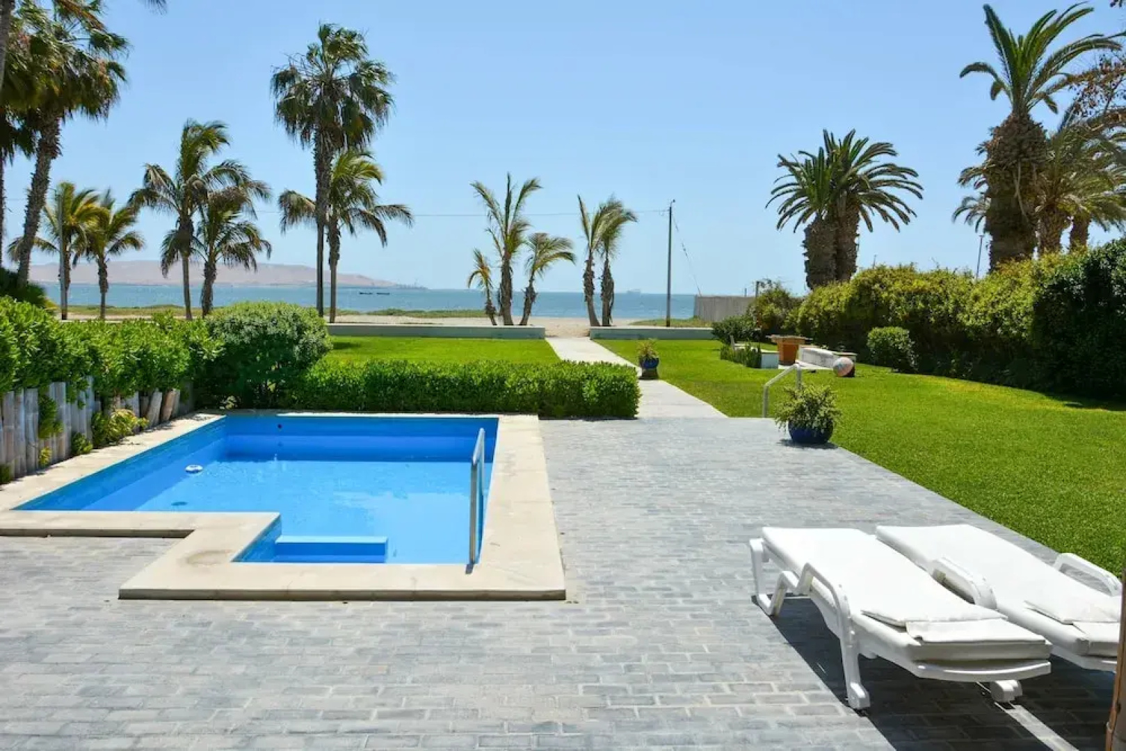 w Modern 5BR With Private Pool in Paracas