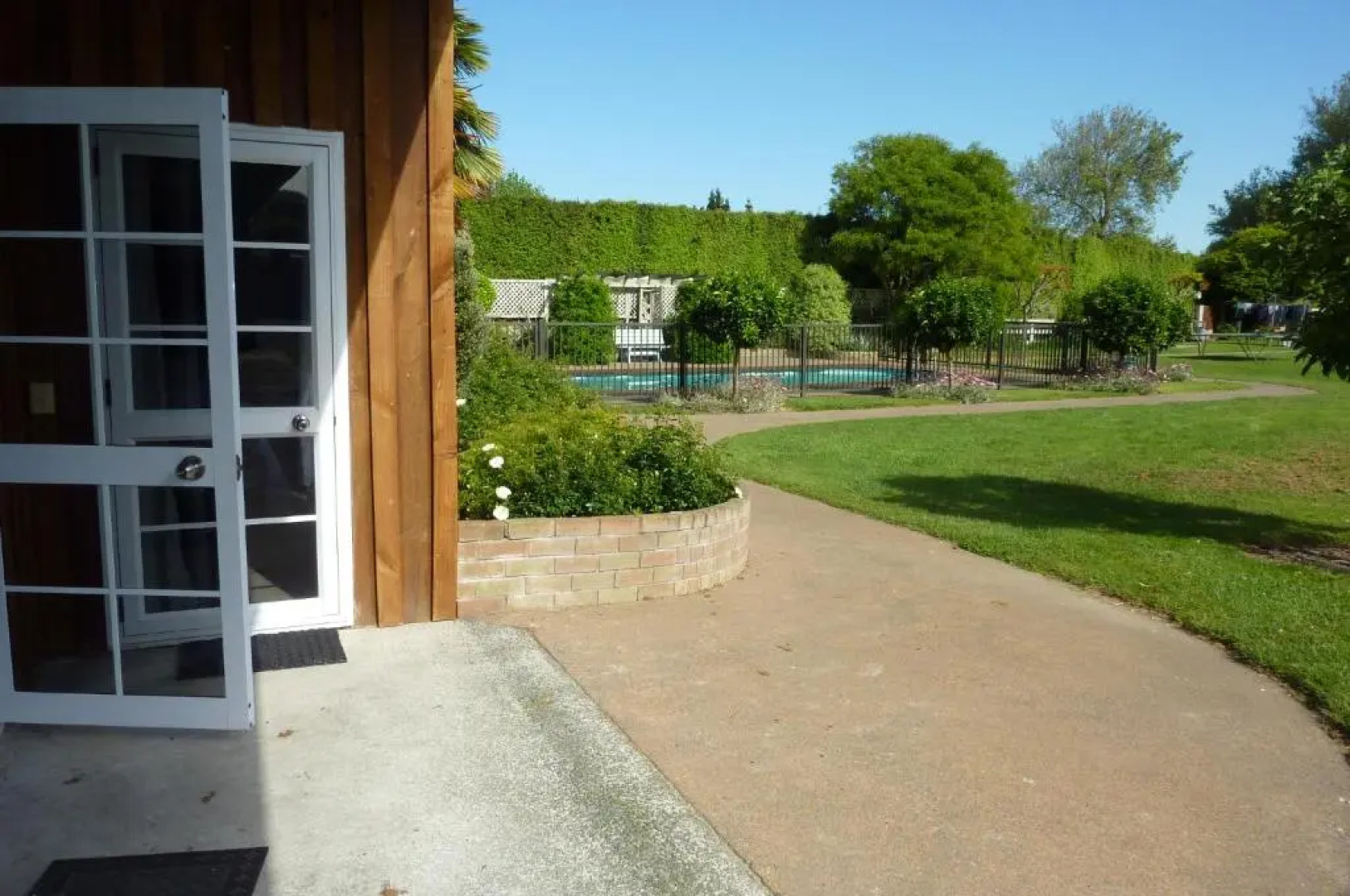 The Pool House, Romantic Country, King Bed