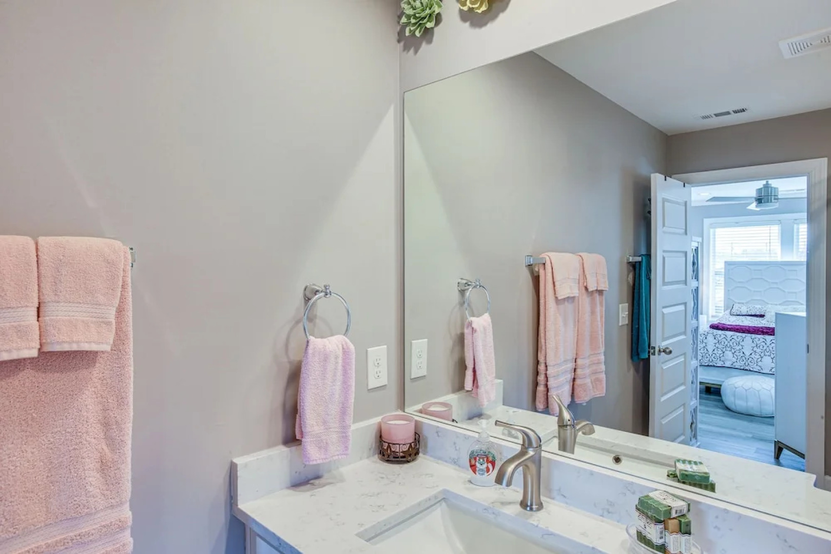 Pet-friendly Gallatin Home w/ Deck, 1 Mi to Town!