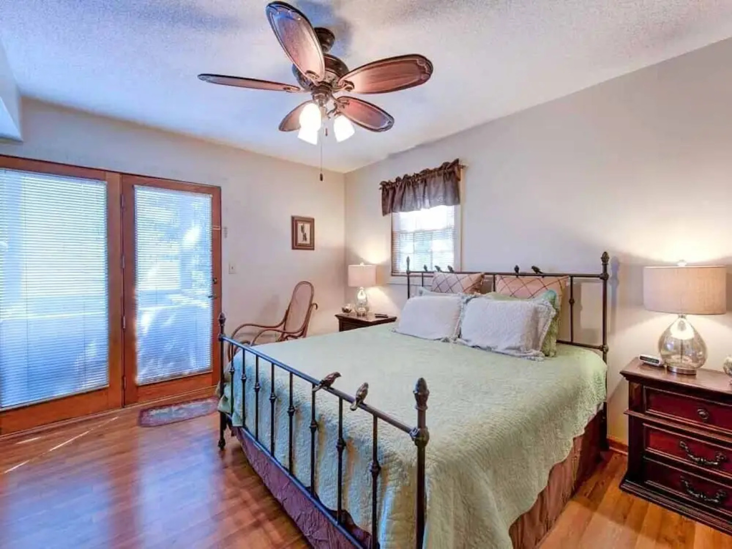 Woodshed 2 Bedroom Home with Mountain View