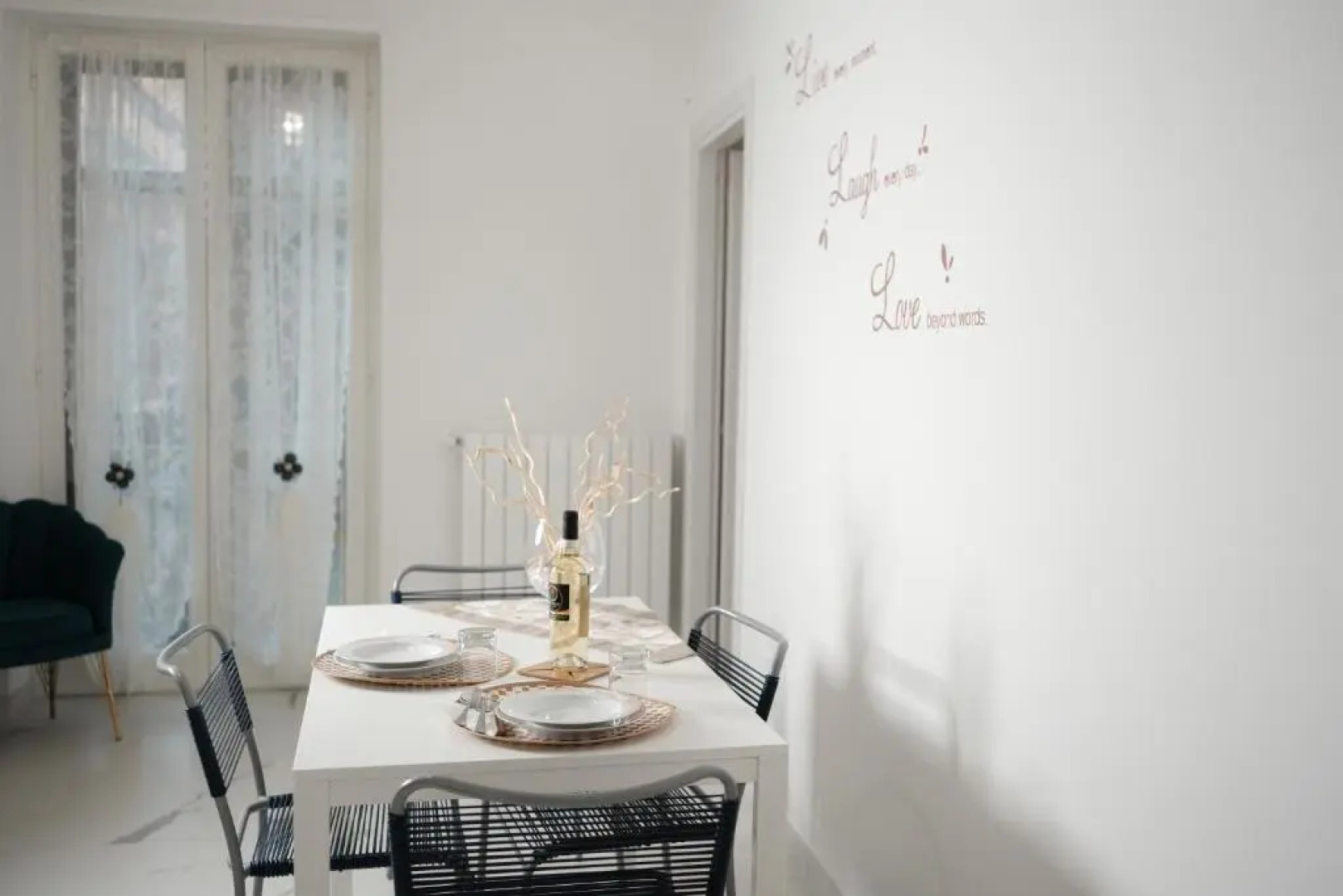 NewLife 8.15 Holiday Home White