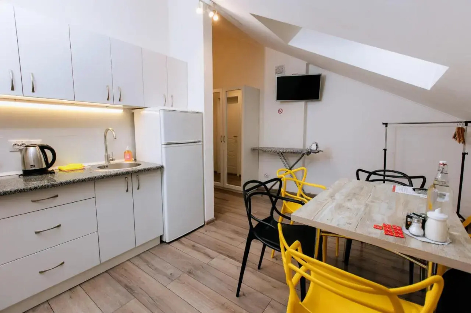 Stone City Apartment in Park Zone