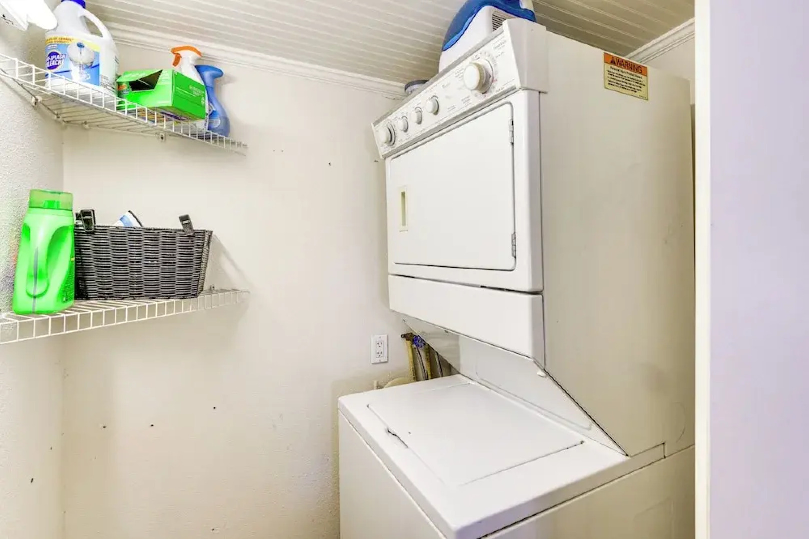 < 1 Mi to Boat Ramp: Canal-front Retreat in Astor!